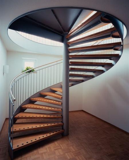 Деревянная или металлическая лестница-8
