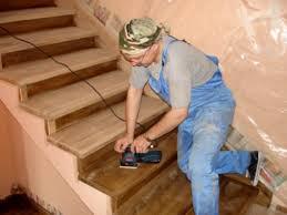 Подготовка поверхности деревянной лестницы к покраске-4