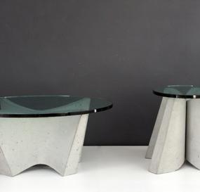 Универсальные столы из бетона и стекла