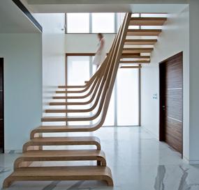 Оригинальная деревянная лестница