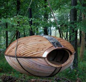 Лесной домик в форме кокона
