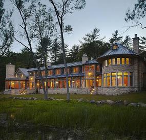 Просторный дом у озера от Morgante Wilson Architects