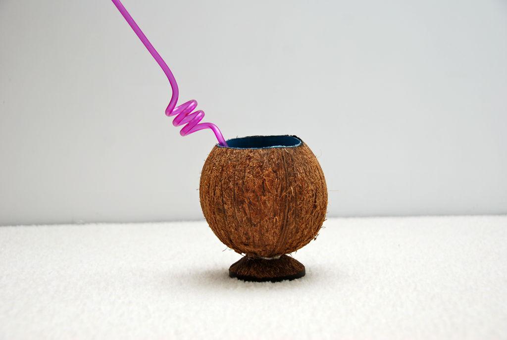 Как сделать из бокал из кокоса-1